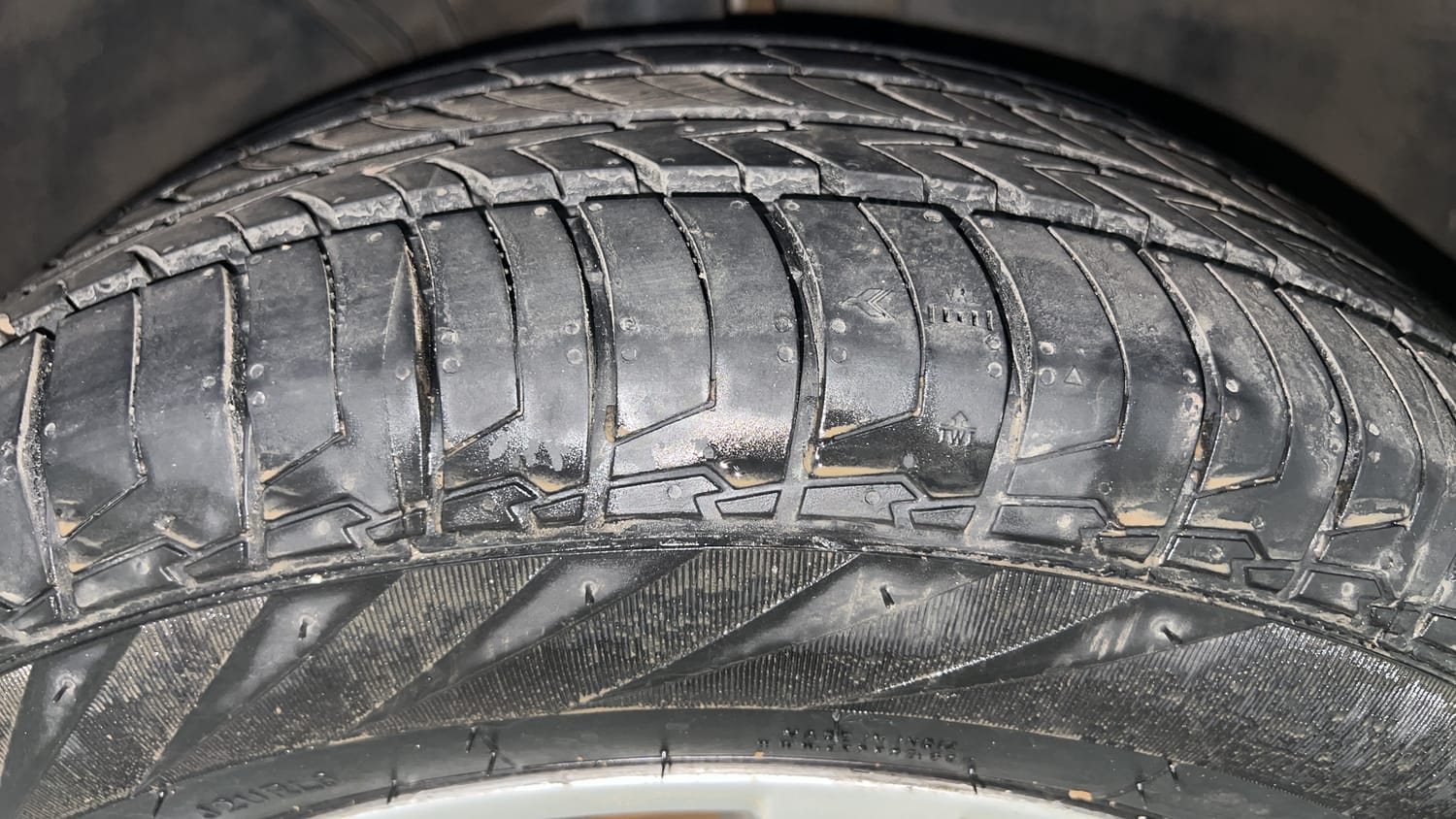 Used 2018 Skoda Octavia 1.8 TSI AT L K Petrol Automatic tyres RIGHT FRONT TYRE TREAD VIEW