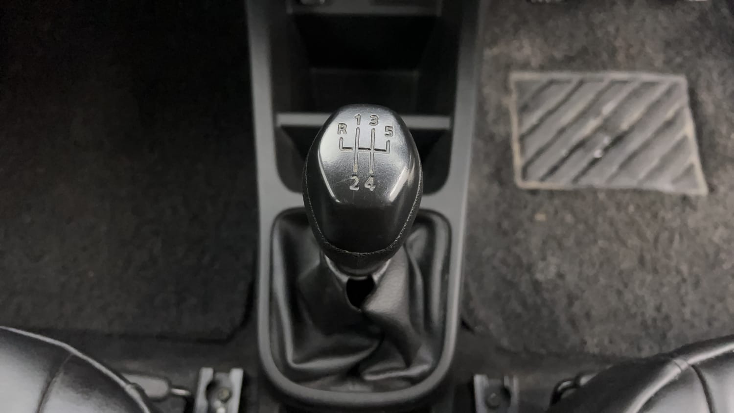 Used 2024 Renault Kwid RXL(O) 1.0 Petrol MT SCE Petrol Manual interior GEAR  KNOB VIEW