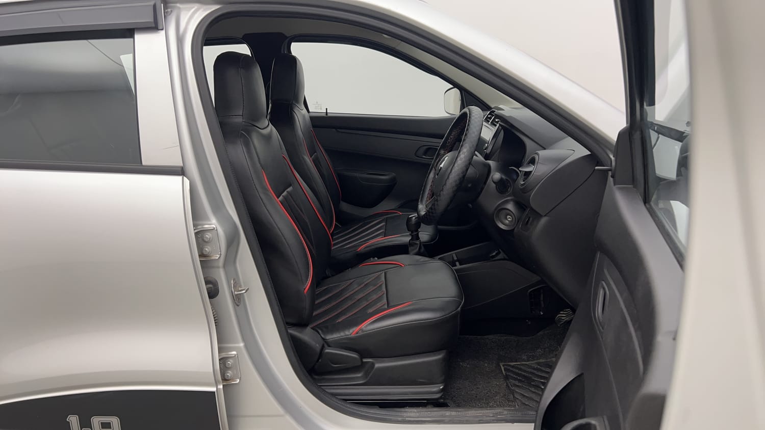 Used 2024 Renault Kwid RXL(O) 1.0 Petrol MT SCE Petrol Manual interior RIGHT SIDE FRONT DOOR CABIN VIEW