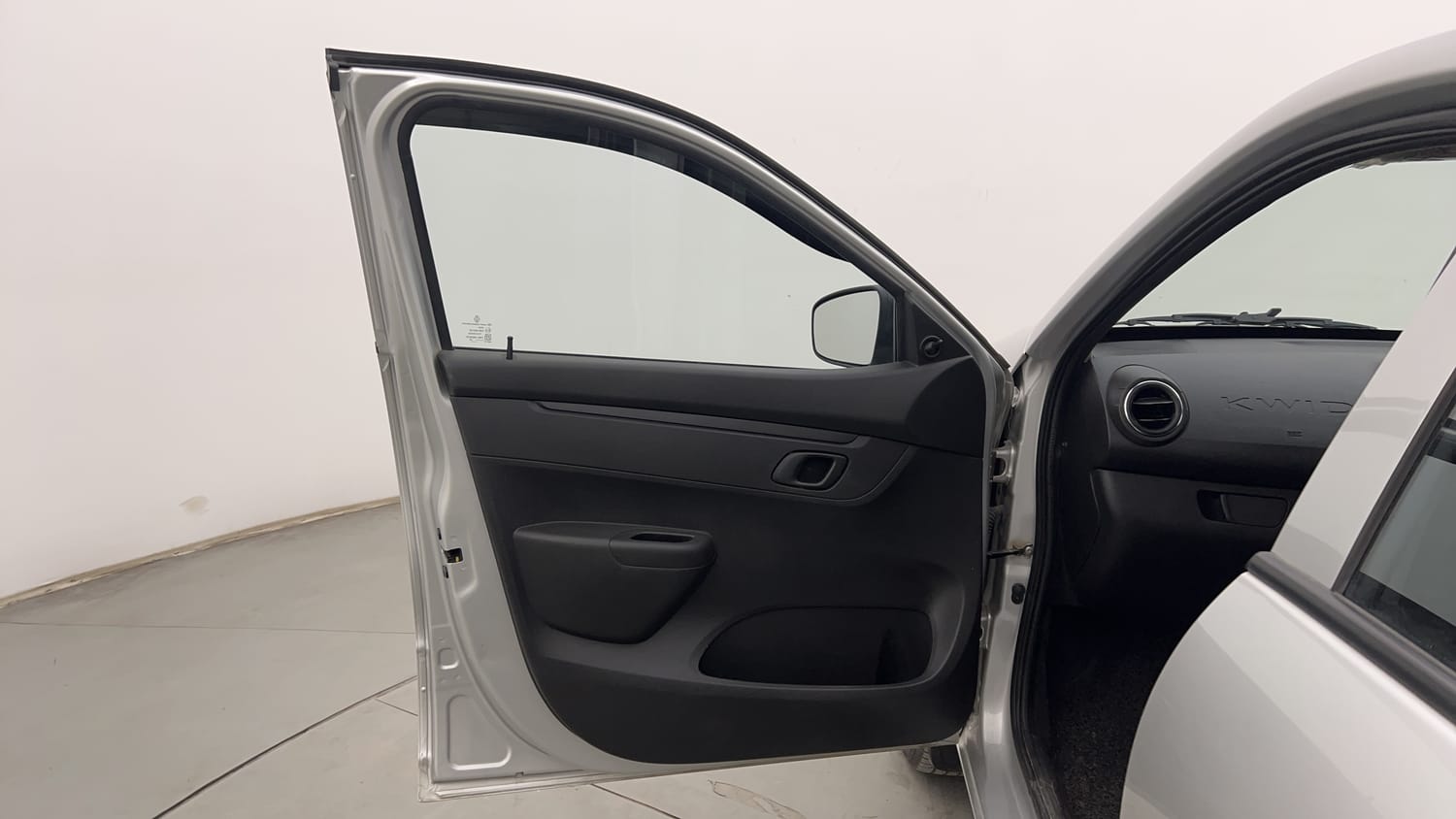 Used 2024 Renault Kwid RXL(O) 1.0 Petrol MT SCE Petrol Manual interior LEFT FRONT DOOR OPEN VIEW