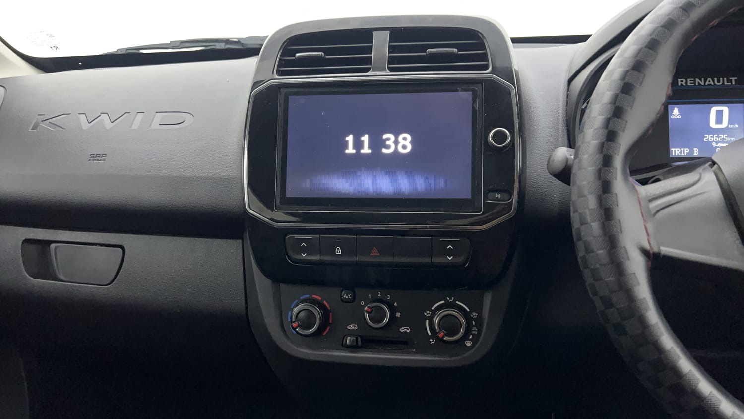Used 2024 Renault Kwid RXL(O) 1.0 Petrol MT SCE Petrol Manual interior MUSIC SYSTEM & AC CONTROL VIEW