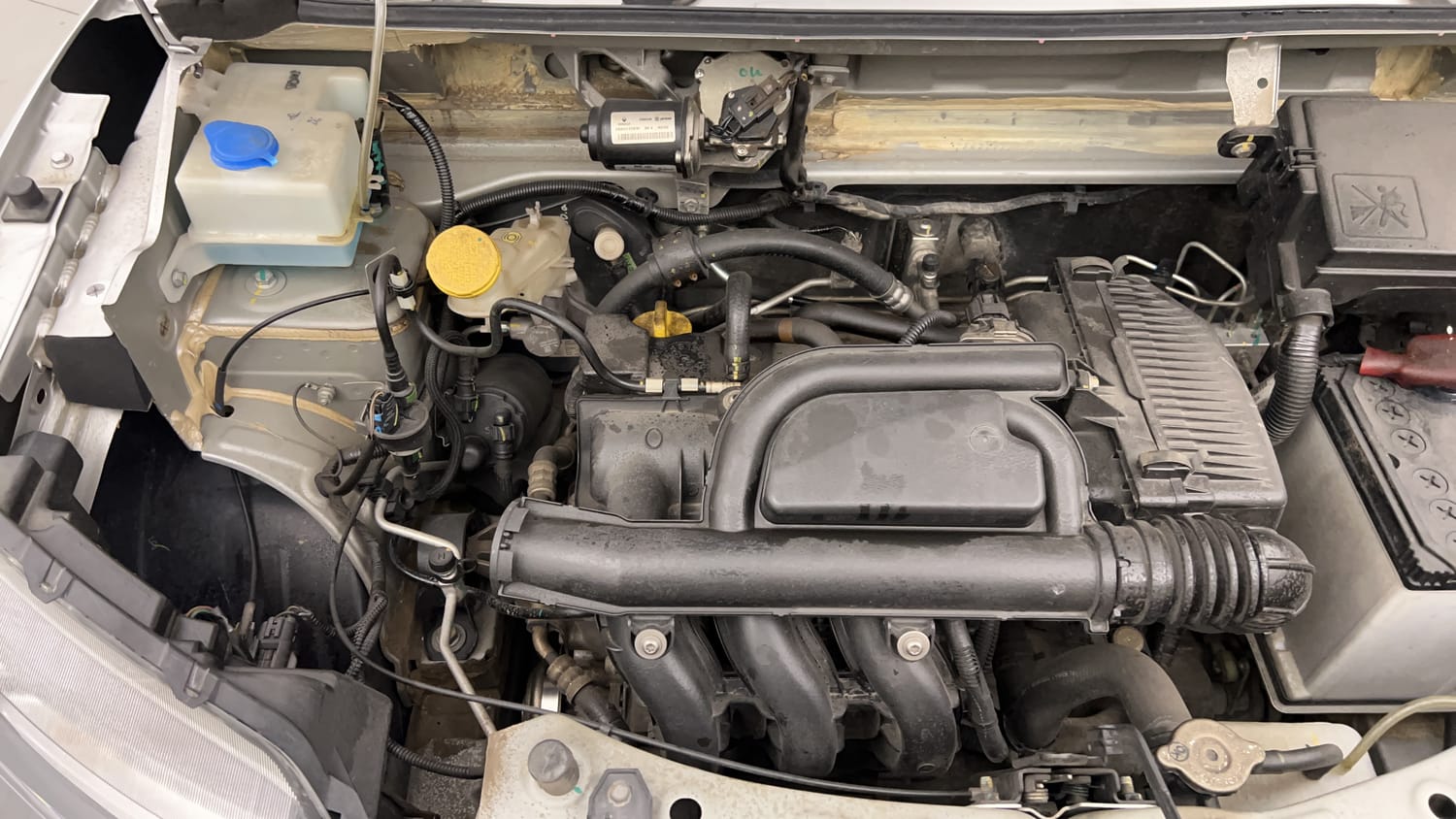 Used 2024 Renault Kwid RXL(O) 1.0 Petrol MT SCE Petrol Manual engine ENGINE RIGHT SIDE VIEW