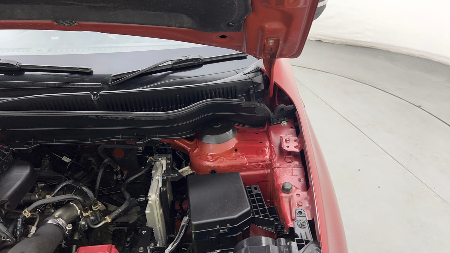 Used 2020 Maruti Suzuki Vitara Brezza ZDI Plus  Dual Tone Diesel Manual engine ENGINE LEFT SIDE HINGE & APRON VIEW