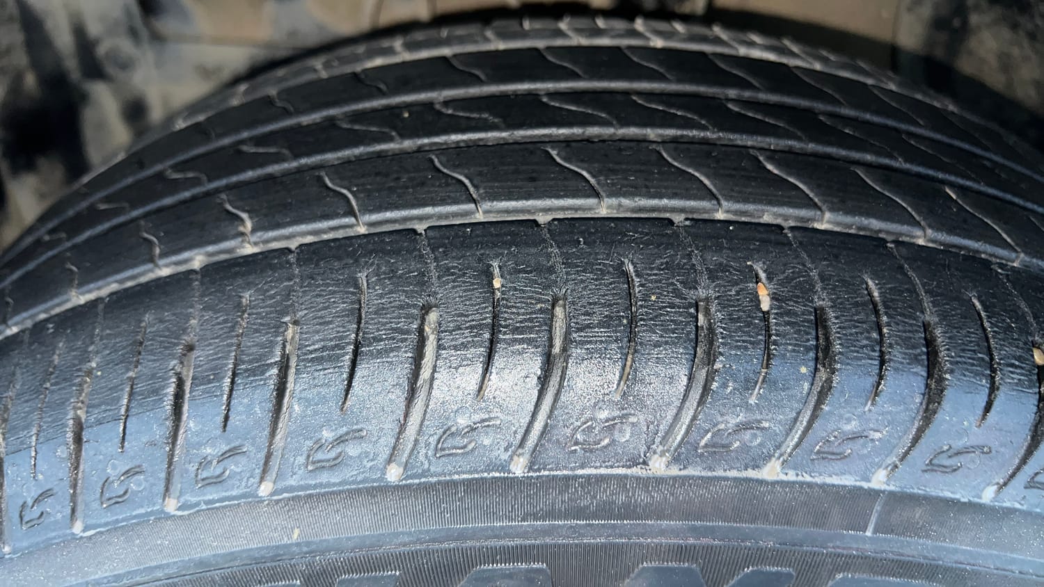 Used 2020 Maruti Suzuki Vitara Brezza ZDI Plus  Dual Tone Diesel Manual tyres LEFT FRONT TYRE TREAD VIEW