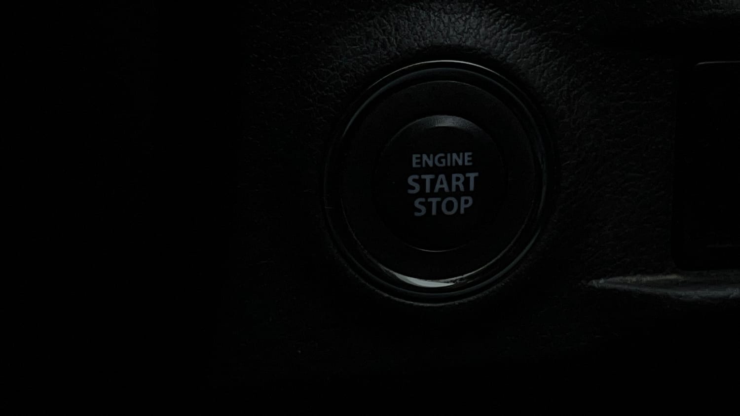 Used 2020 Maruti Suzuki Vitara Brezza ZDI Plus  Dual Tone Diesel Manual top_features Keyless start