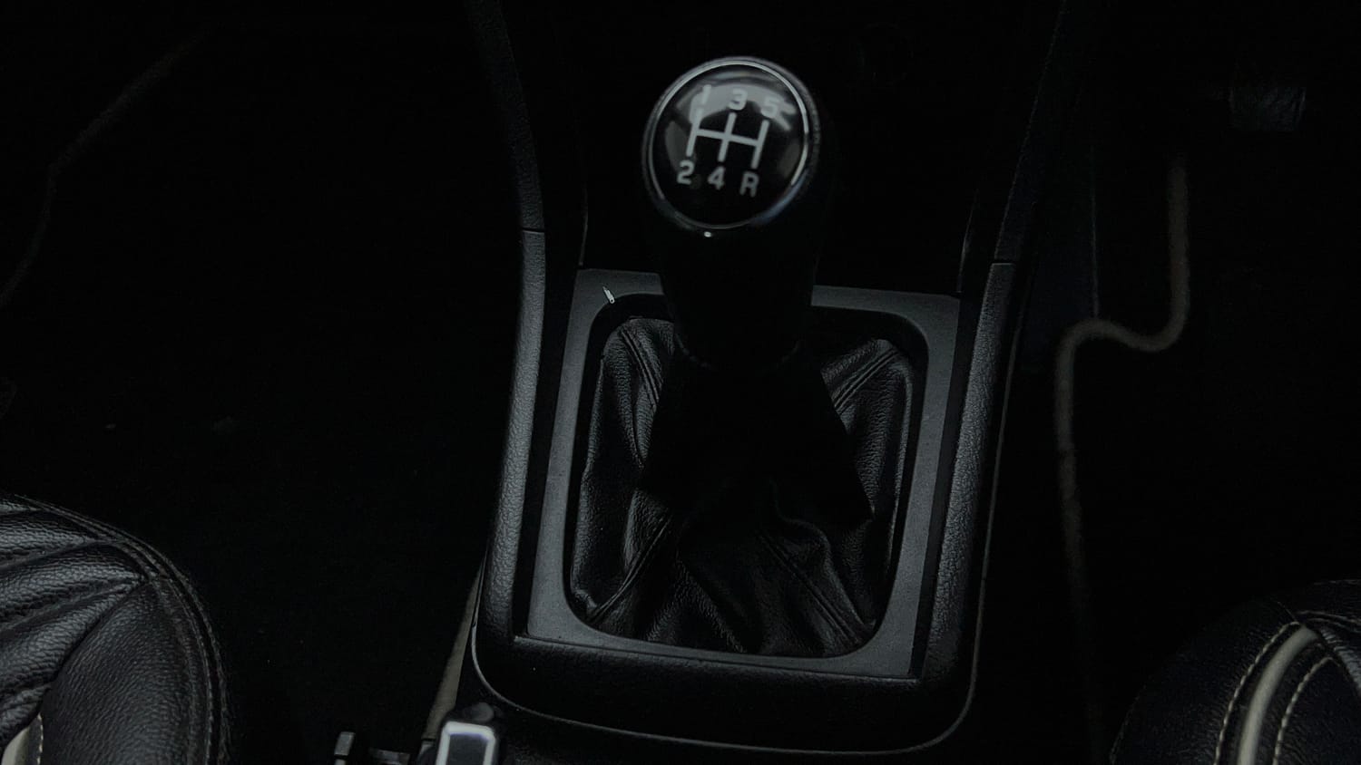 Used 2020 Maruti Suzuki Vitara Brezza ZDI Plus  Dual Tone Diesel Manual interior GEAR  KNOB VIEW
