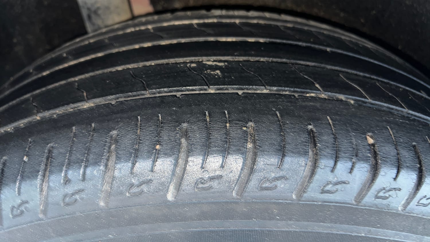 Used 2020 Maruti Suzuki Vitara Brezza ZDI Plus  Dual Tone Diesel Manual tyres RIGHT REAR TYRE TREAD VIEW