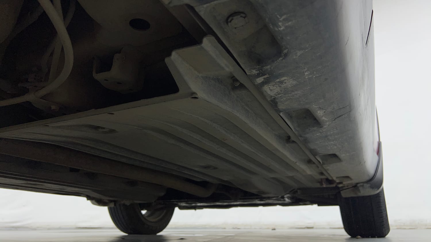 Used 2020 Maruti Suzuki Vitara Brezza ZDI Plus  Dual Tone Diesel Manual extra REAR RIGHT UNDERBODY VIEW