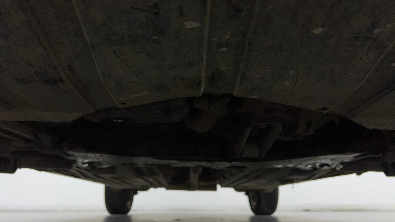 Used 2020 Maruti Suzuki Vitara Brezza ZDI Plus  Dual Tone Diesel Manual extra FRONT LEFT UNDERBODY VIEW