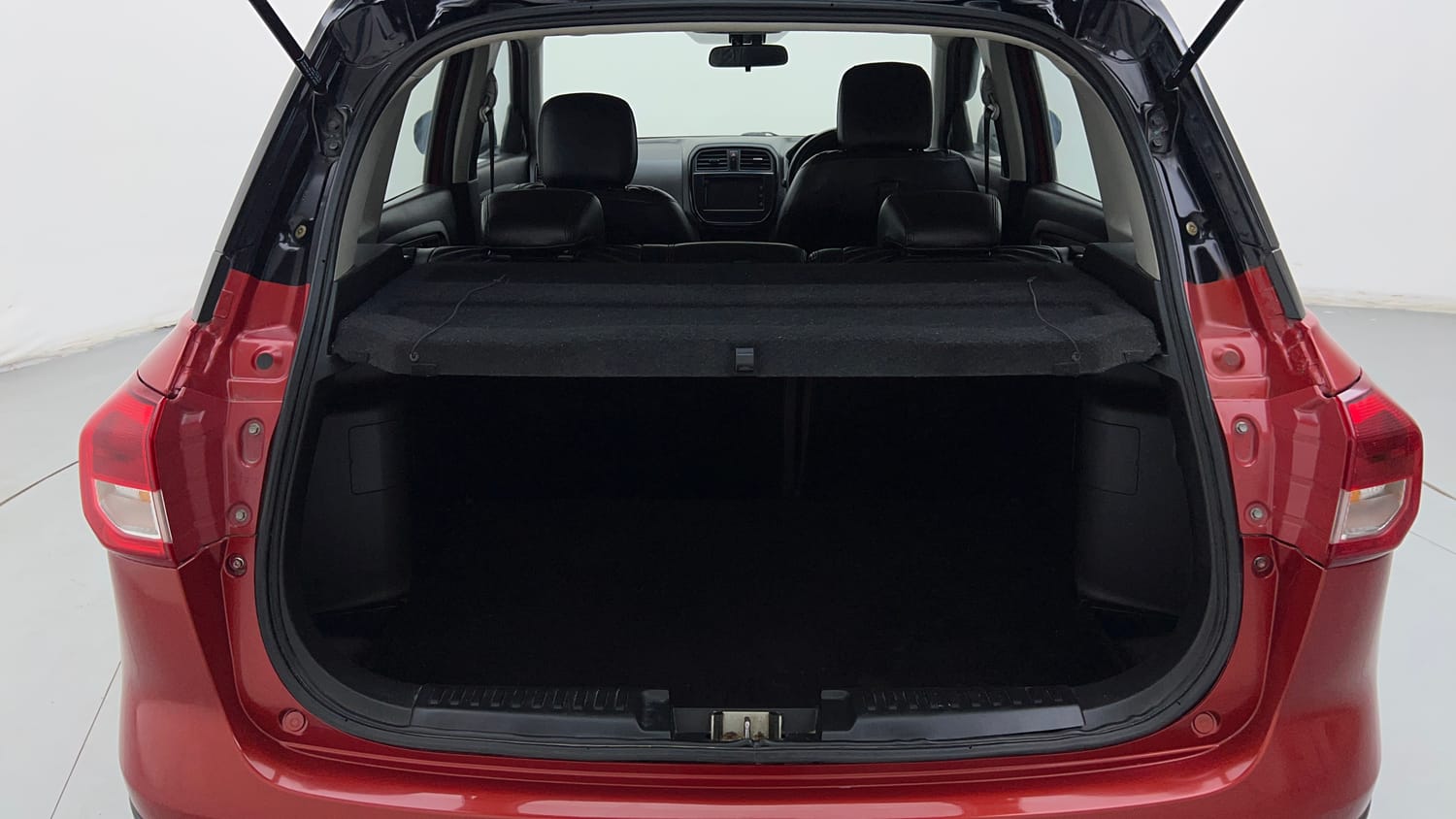 Used 2020 Maruti Suzuki Vitara Brezza ZDI Plus  Dual Tone Diesel Manual interior DICKY INSIDE VIEW