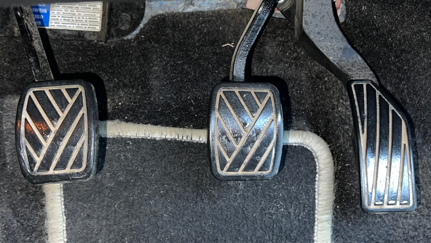 Used 2020 Maruti Suzuki Vitara Brezza ZDI Plus  Dual Tone Diesel Manual interior PEDALS VIEW