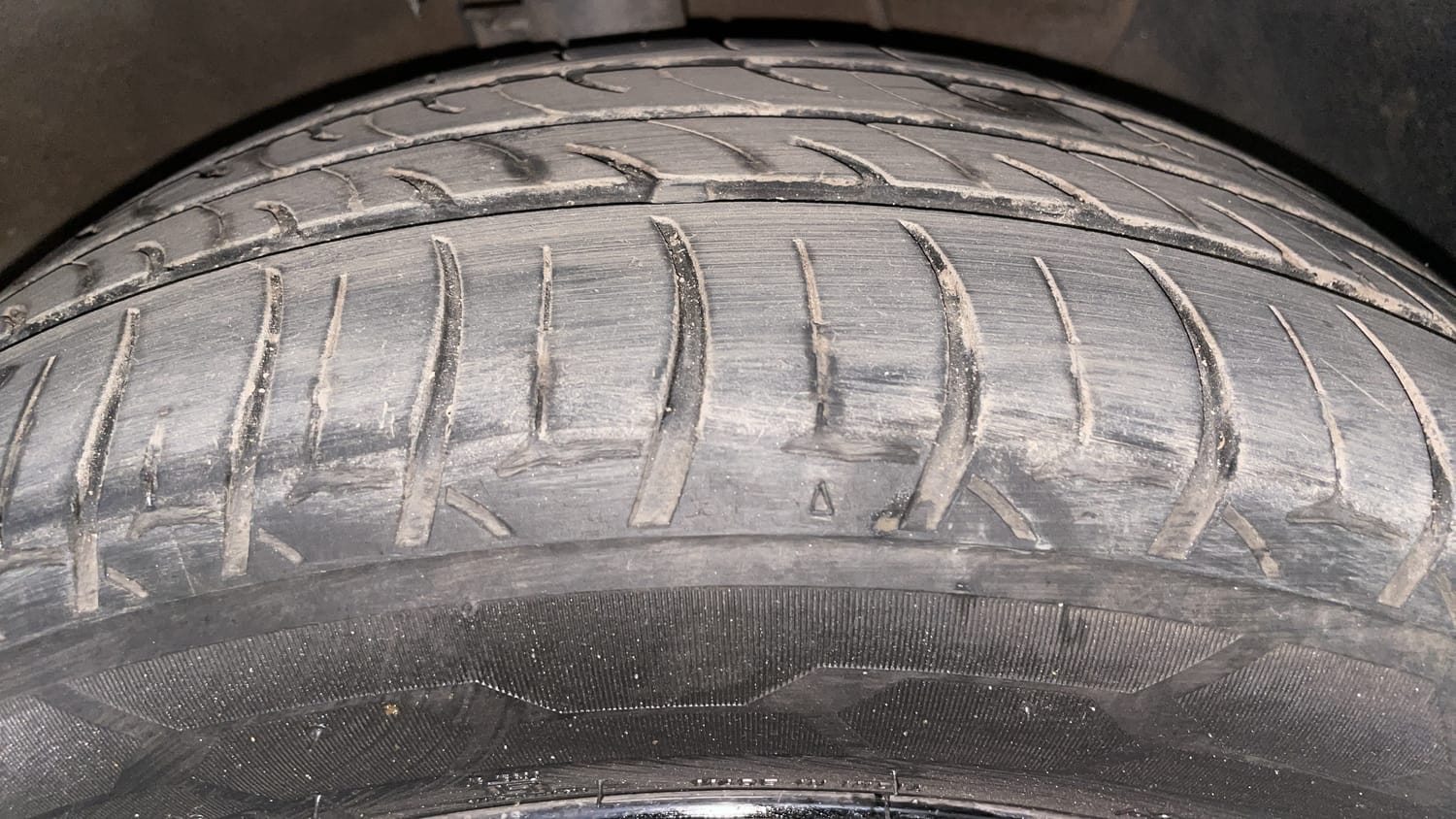 Used 2021 Hyundai Verna SX (O) 1.0 Turbo DCT Petrol Automatic tyres RIGHT FRONT TYRE TREAD VIEW