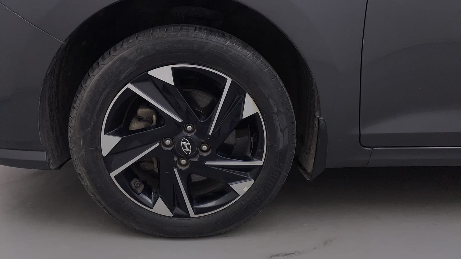 Used 2021 Hyundai Verna SX (O) 1.0 Turbo DCT Petrol Automatic tyres LEFT FRONT TYRE RIM VIEW
