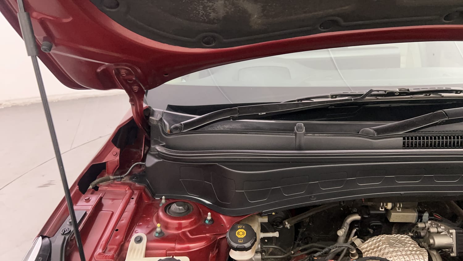 Used 2020 Kia Seltos GTX Plus AT D Diesel Automatic engine ENGINE RIGHT SIDE HINGE & APRON VIEW