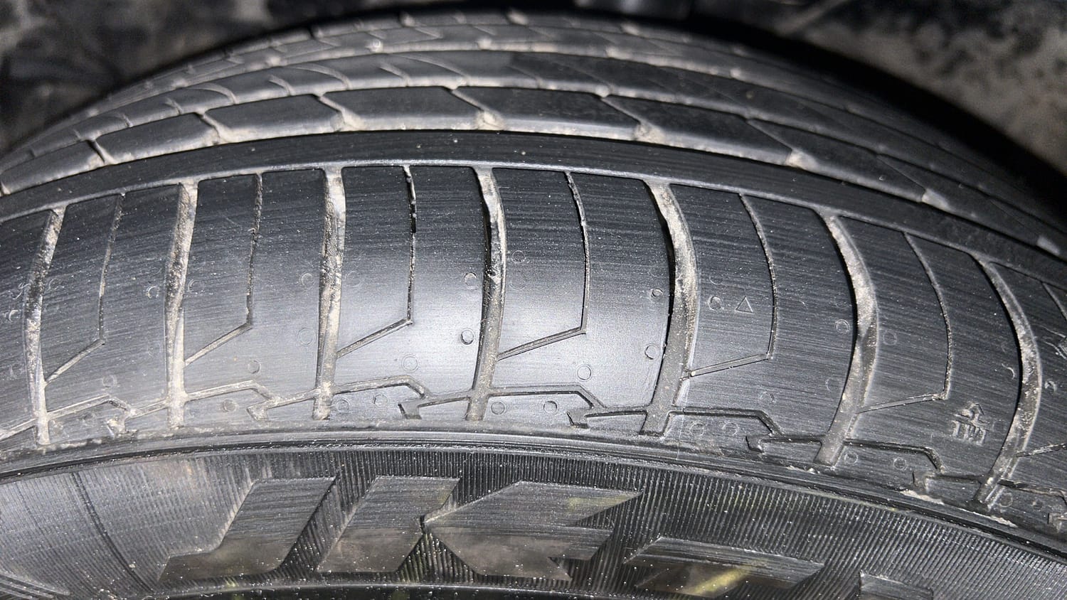 Used 2020 Kia Seltos GTX Plus AT D Diesel Automatic tyres LEFT FRONT TYRE TREAD VIEW