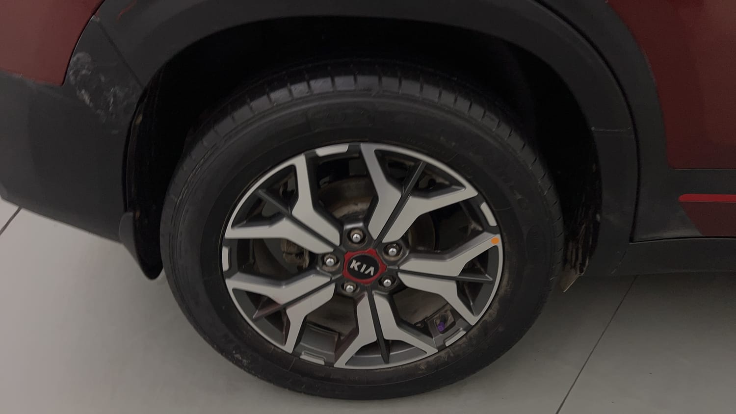 Used 2020 Kia Seltos GTX Plus AT D Diesel Automatic tyres RIGHT REAR TYRE RIM VIEW