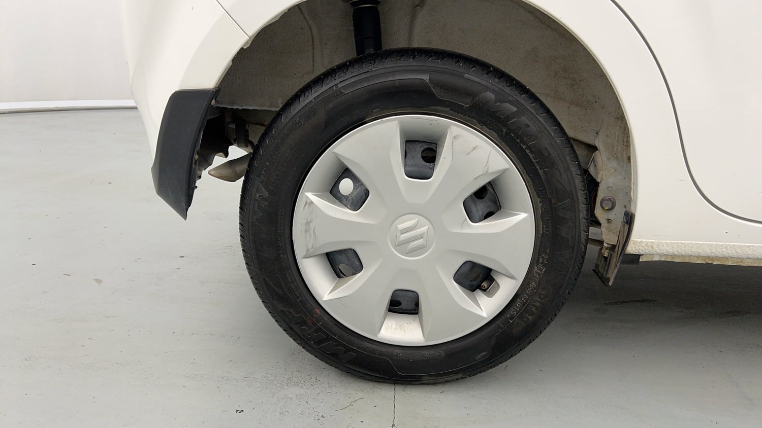 Used 2024 Maruti Suzuki Wagon R VXI 1.0 AGS Petrol Automatic tyres RIGHT REAR TYRE RIM VIEW