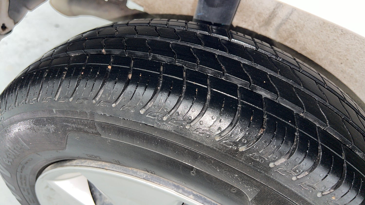 Used 2024 Maruti Suzuki Wagon R VXI 1.0 AGS Petrol Automatic tyres RIGHT REAR TYRE TREAD VIEW