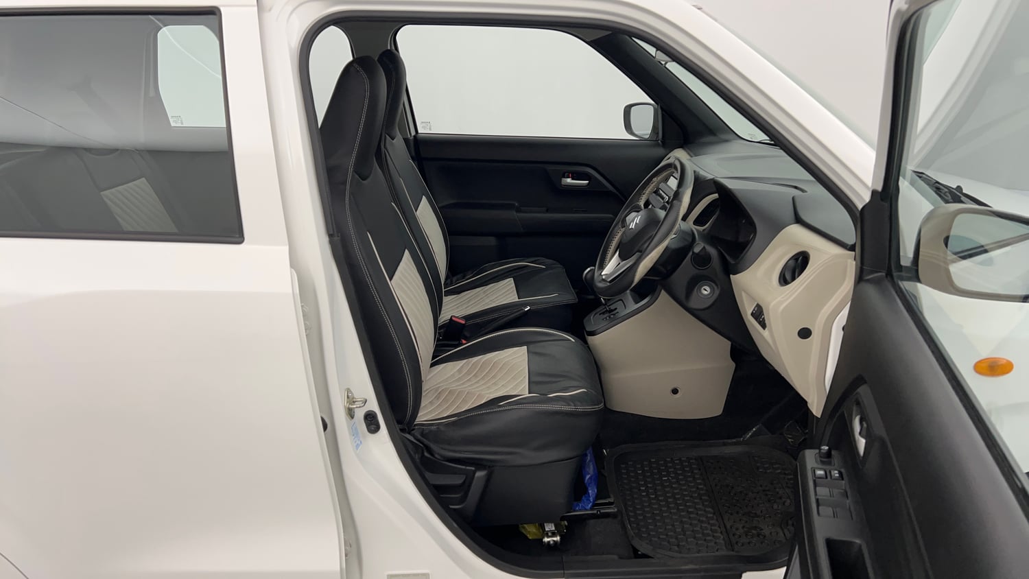 Used 2024 Maruti Suzuki Wagon R VXI 1.0 AGS Petrol Automatic interior RIGHT SIDE FRONT DOOR CABIN VIEW