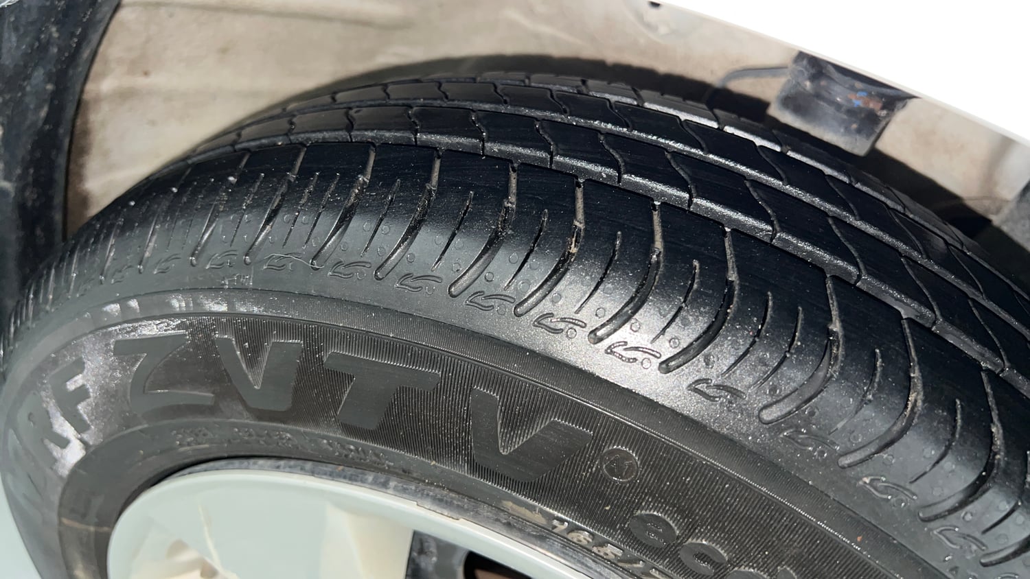 Used 2024 Maruti Suzuki Wagon R VXI 1.0 AGS Petrol Automatic tyres RIGHT FRONT TYRE TREAD VIEW