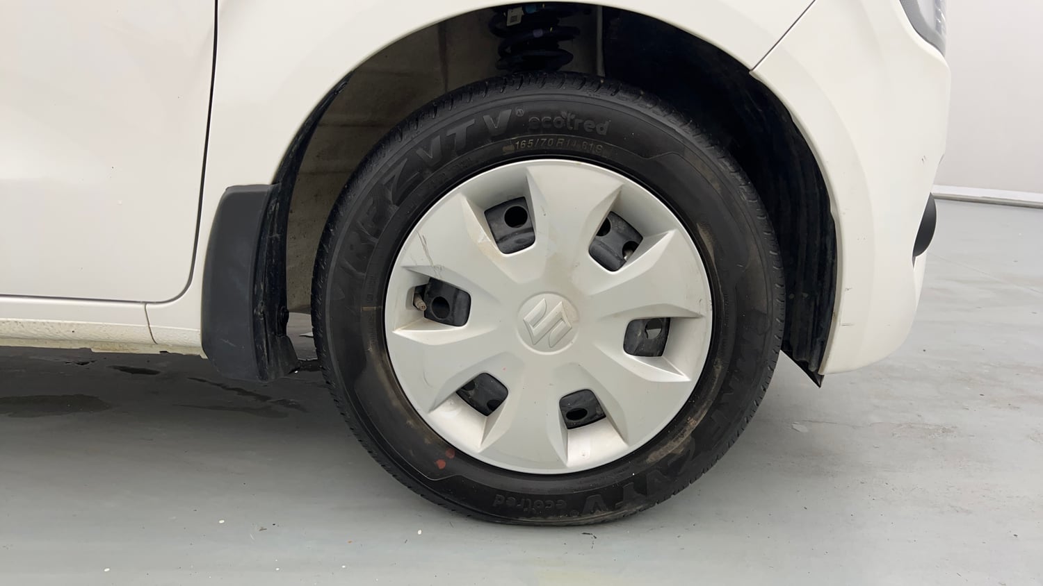 Used 2024 Maruti Suzuki Wagon R VXI 1.0 AGS Petrol Automatic tyres RIGHT FRONT TYRE RIM VIEW