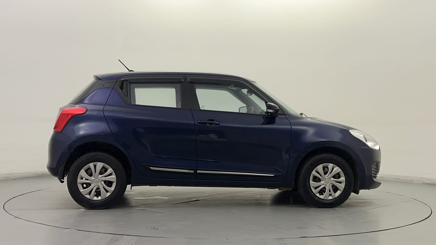 Used 2018 Maruti Suzuki Swift VXi AMT Petrol Automatic exterior RIGHT SIDE VIEW