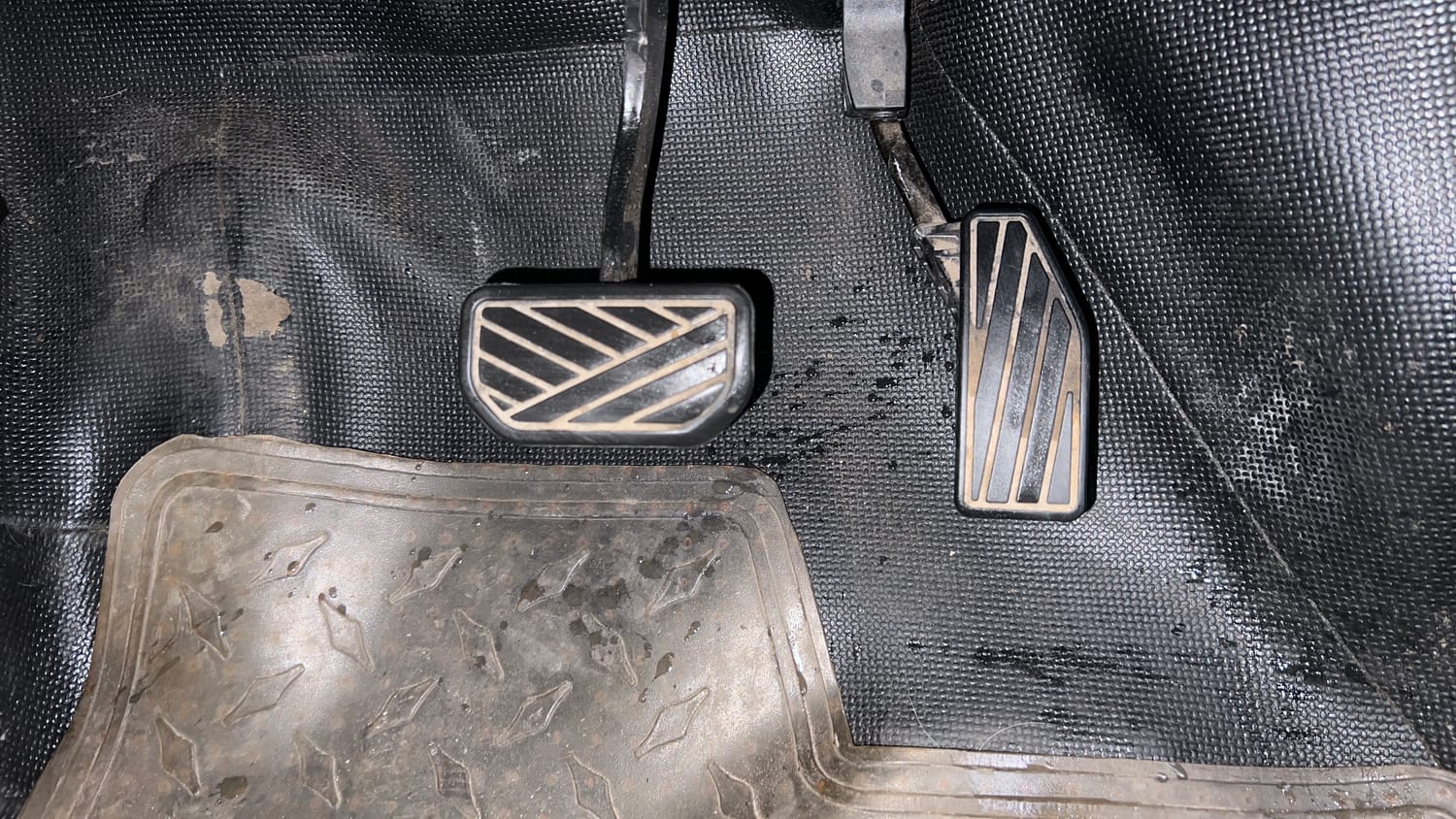 Used 2018 Maruti Suzuki Swift VXi AMT Petrol Automatic interior PEDALS VIEW