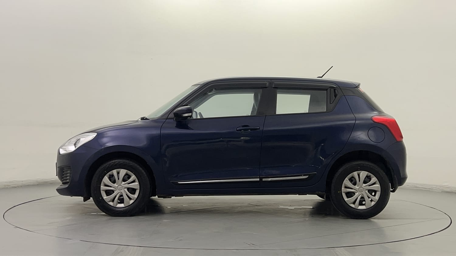 Used 2018 Maruti Suzuki Swift VXi AMT Petrol Automatic exterior LEFT SIDE VIEW