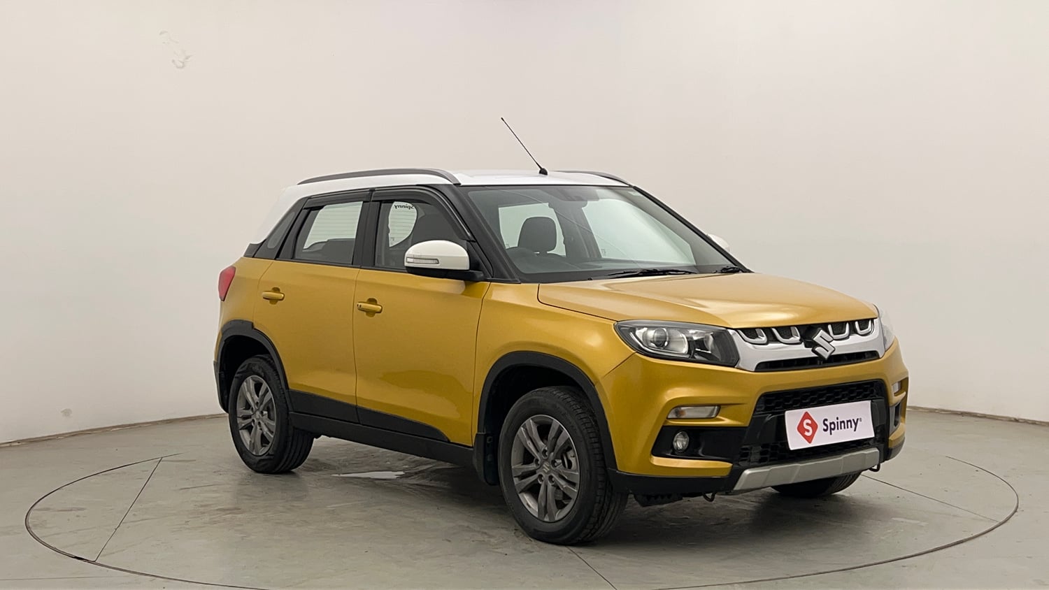 Used 2016 Maruti Suzuki Vitara Brezza ZDi+ Dual Tone Diesel Manual exterior RIGHT FRONT CORNER VIEW
