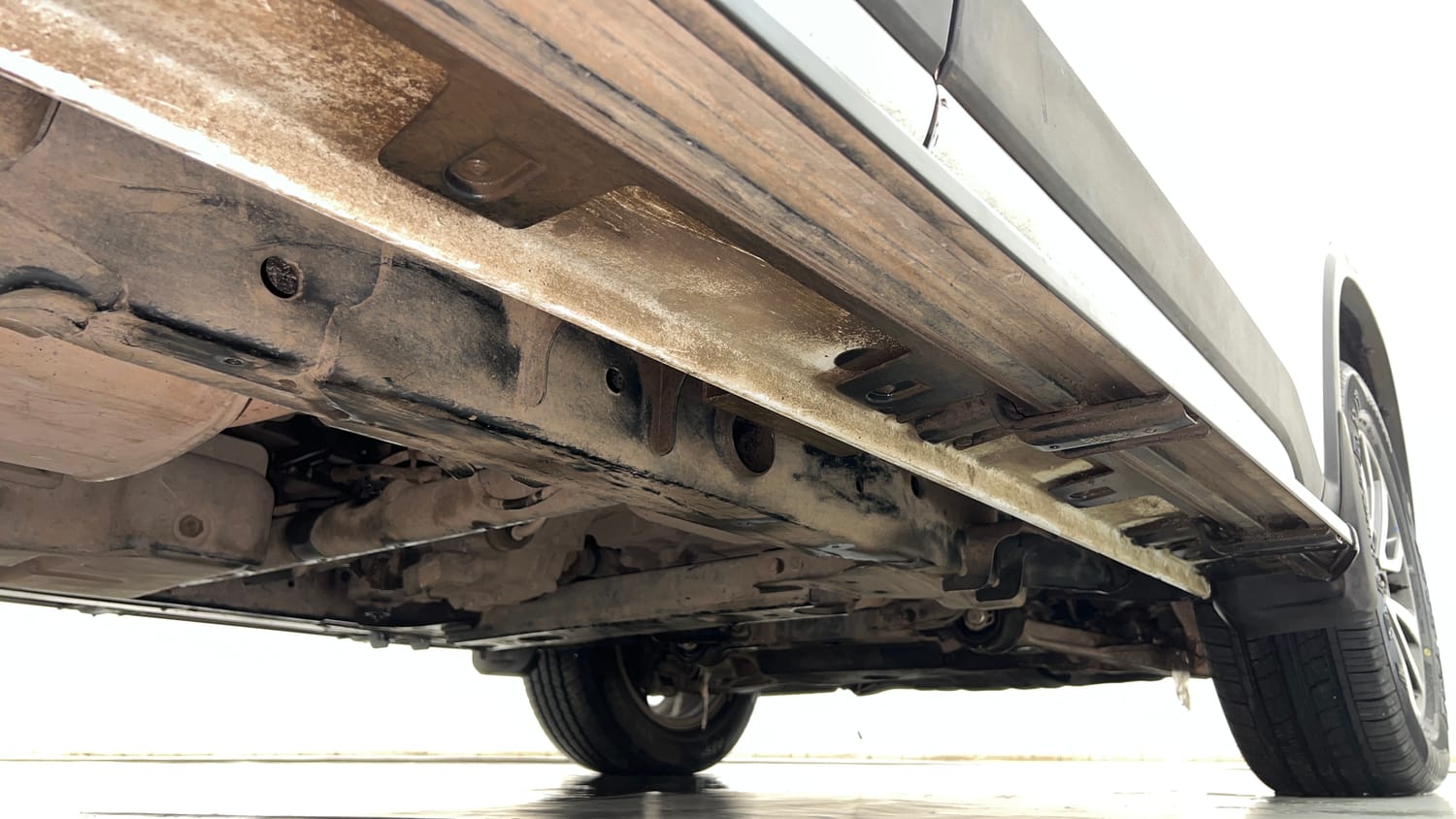 Used 2023 Mahindra Scorpio N Z8 L Diesel AT 4WD 7 STR Diesel Automatic extra REAR RIGHT UNDERBODY VIEW