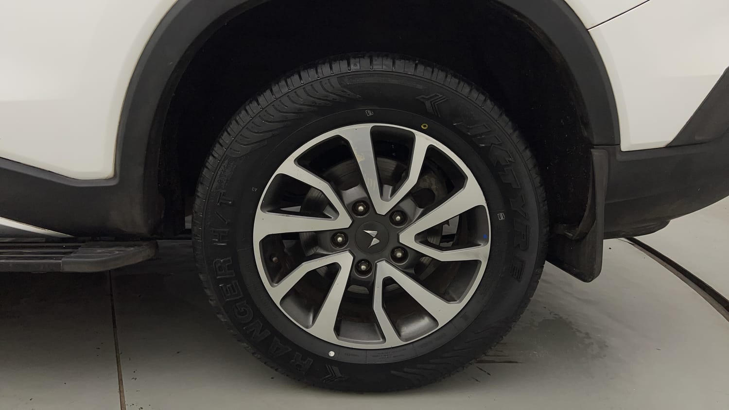 Used 2023 Mahindra Scorpio N Z8 L Diesel AT 4WD 7 STR Diesel Automatic tyres LEFT REAR TYRE RIM VIEW