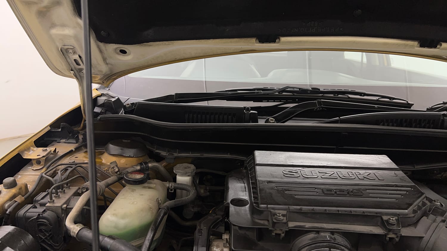 Used 2016 Maruti Suzuki Vitara Brezza ZDi+ Dual Tone Diesel Manual engine ENGINE RIGHT SIDE HINGE & APRON VIEW