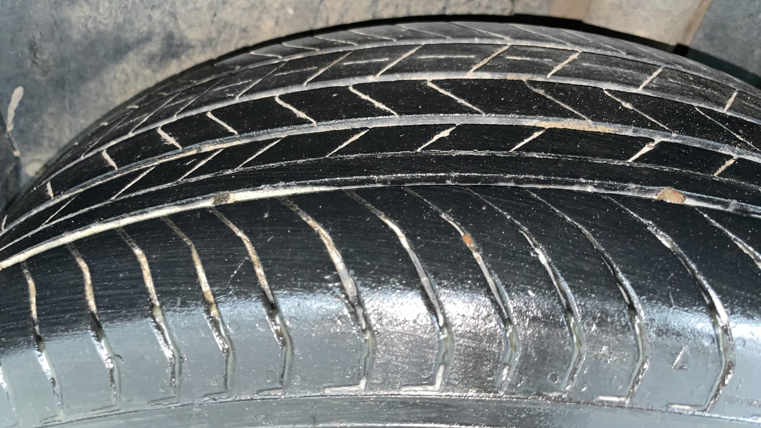 Used 2023 Skoda Kushaq Ambition 1.0L TSI MT Petrol Manual tyres LEFT REAR TYRE TREAD VIEW