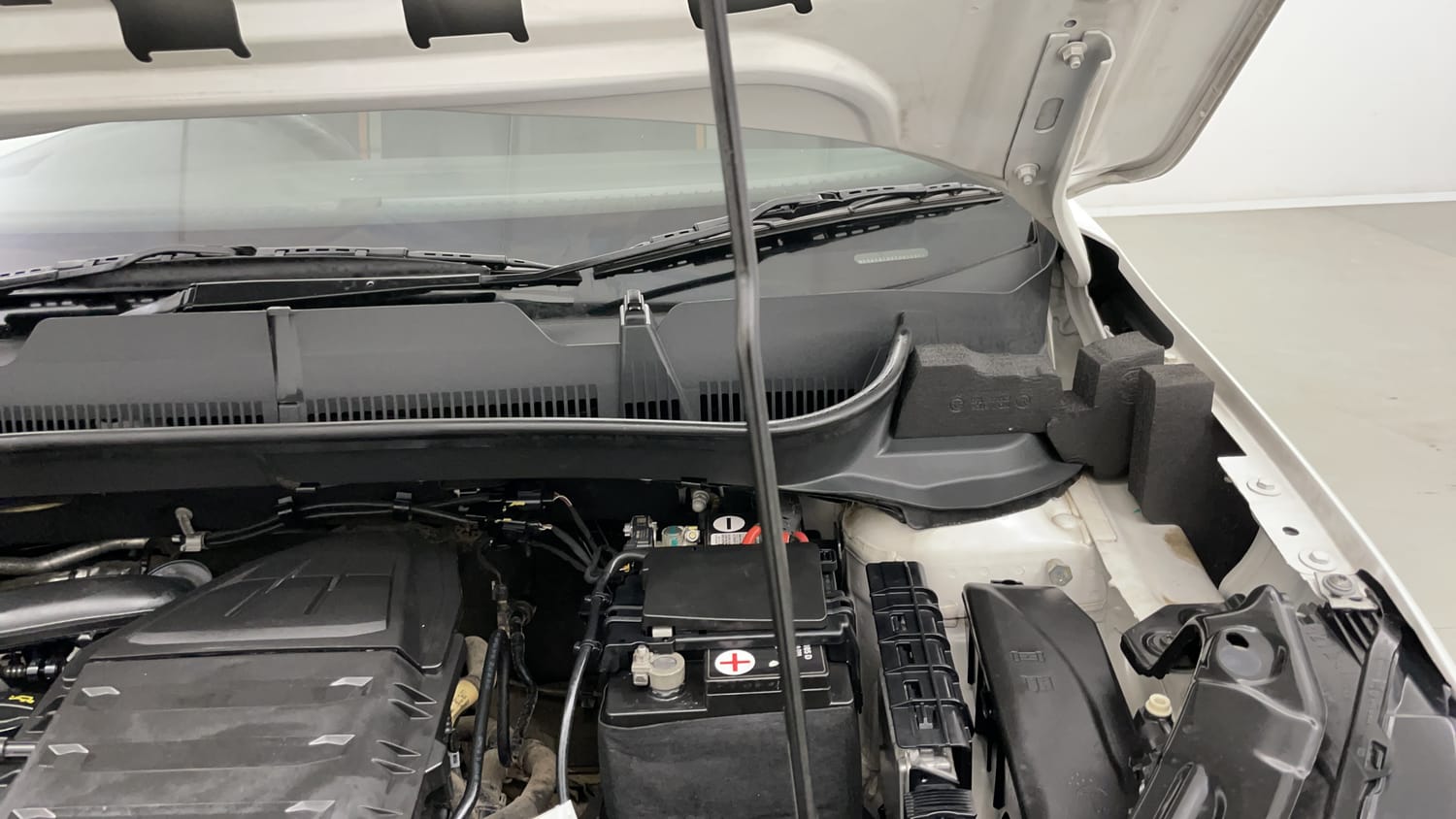 Used 2023 Skoda Kushaq Ambition 1.0L TSI MT Petrol Manual engine ENGINE LEFT SIDE HINGE & APRON VIEW