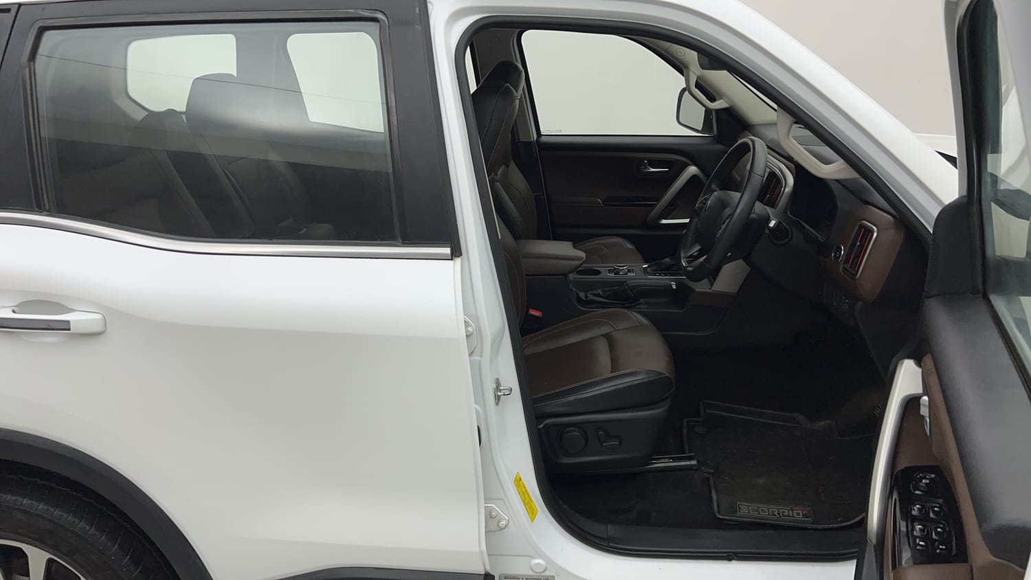 Used 2023 Mahindra Scorpio N Z8 L Diesel AT 4WD 7 STR Diesel Automatic interior RIGHT SIDE FRONT DOOR CABIN VIEW