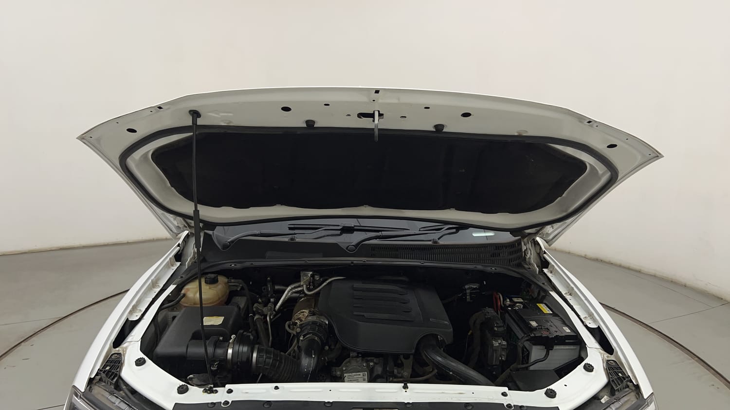 Used 2023 Mahindra Scorpio N Z8 L Diesel AT 4WD 7 STR Diesel Automatic engine ENGINE & BONNET OPEN FRONT VIEW