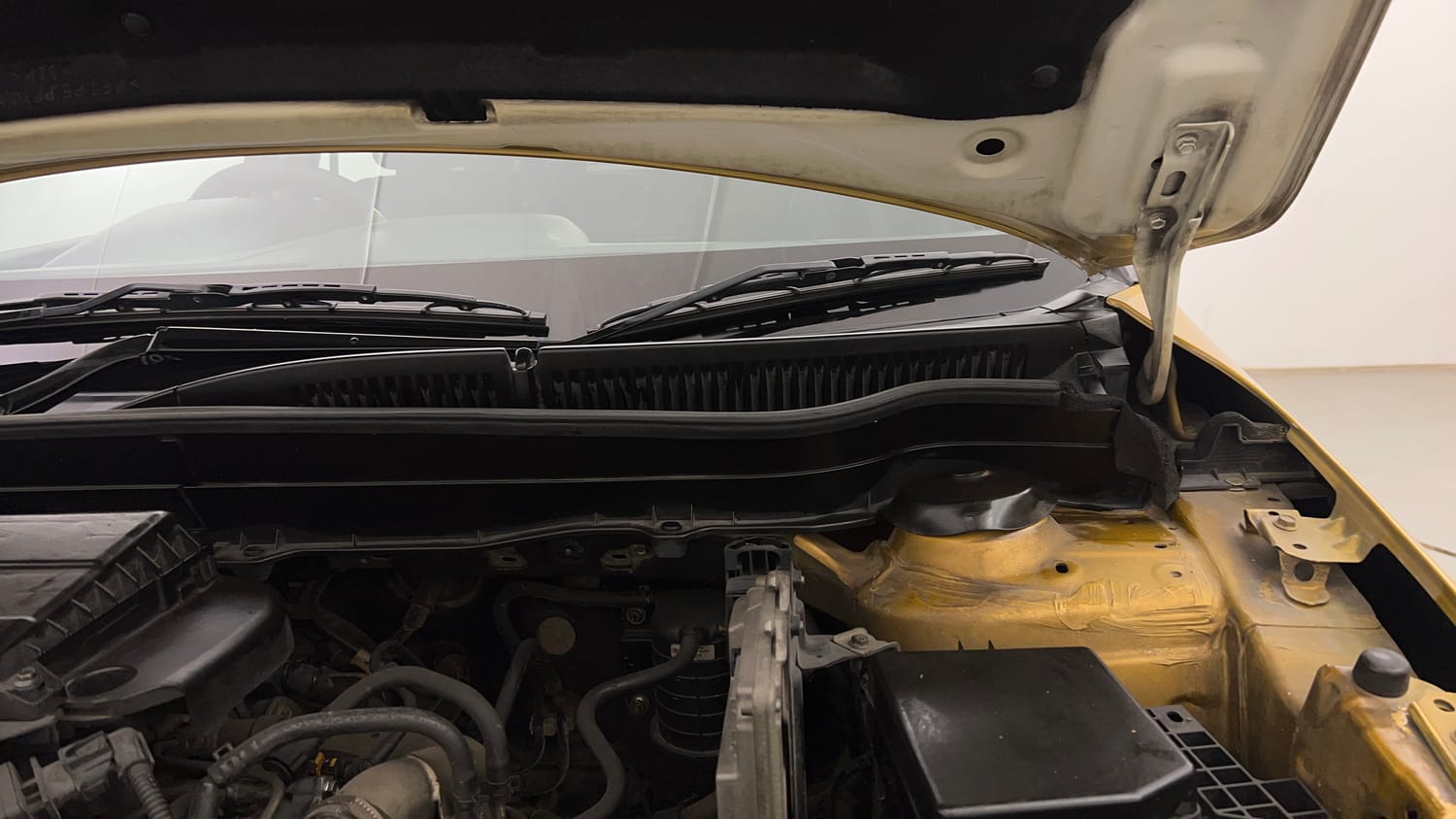 Used 2016 Maruti Suzuki Vitara Brezza ZDi+ Dual Tone Diesel Manual engine ENGINE LEFT SIDE HINGE & APRON VIEW