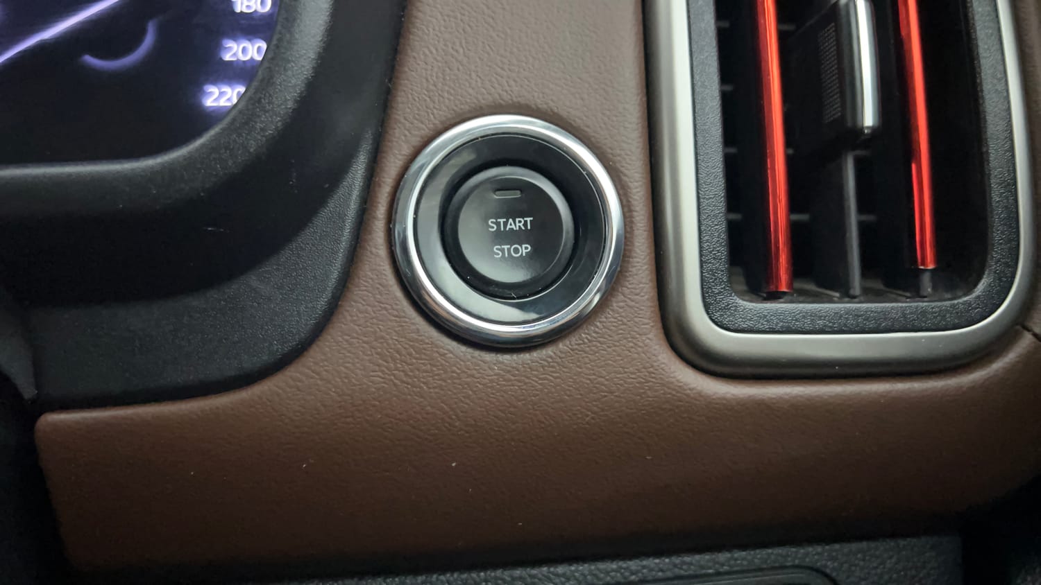 Used 2023 Mahindra Scorpio N Z8 L Diesel AT 4WD 7 STR Diesel Automatic top_features Keyless start