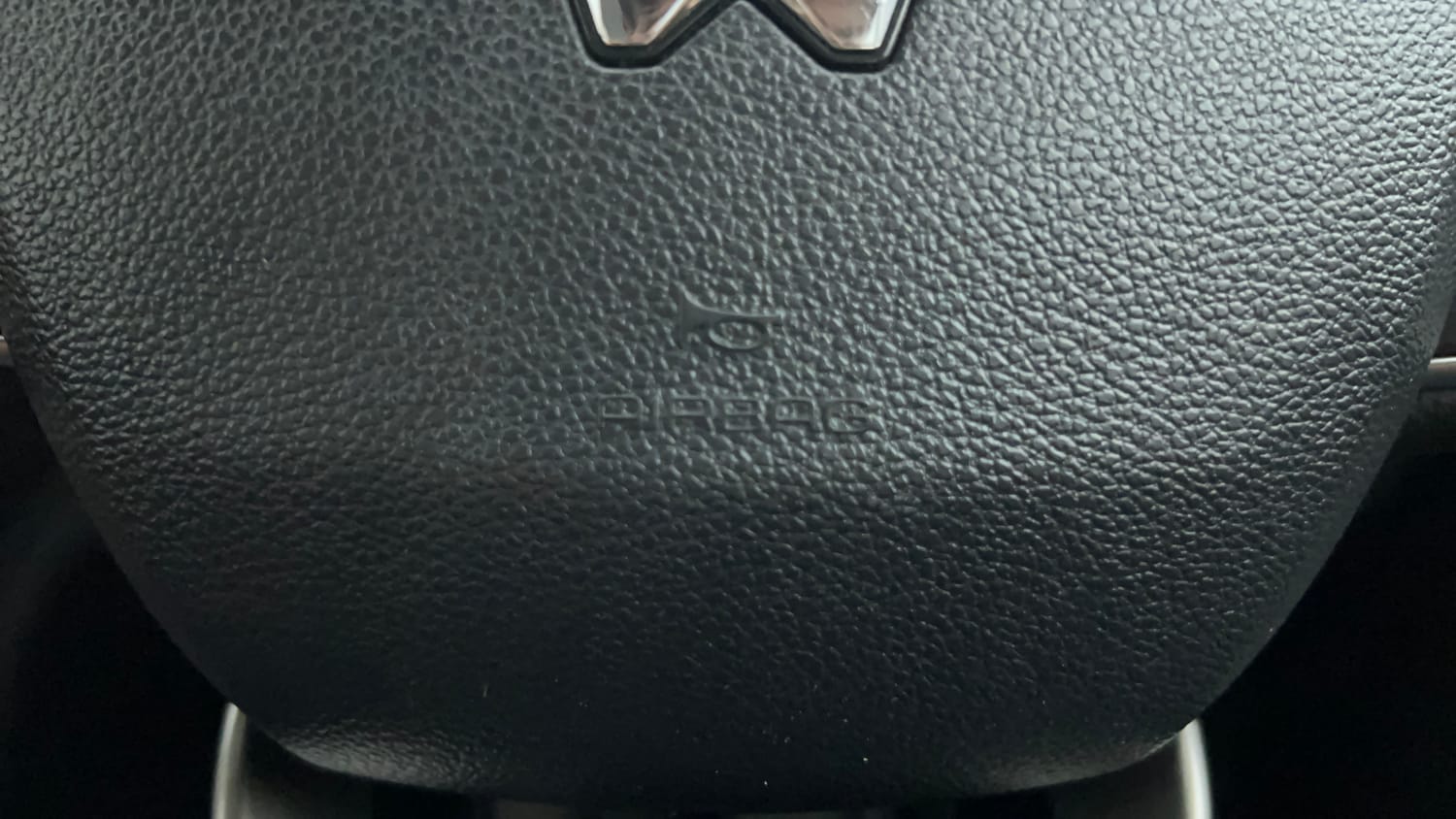 Used 2023 Mahindra Scorpio N Z8 L Diesel AT 4WD 7 STR Diesel Automatic top_features Airbags