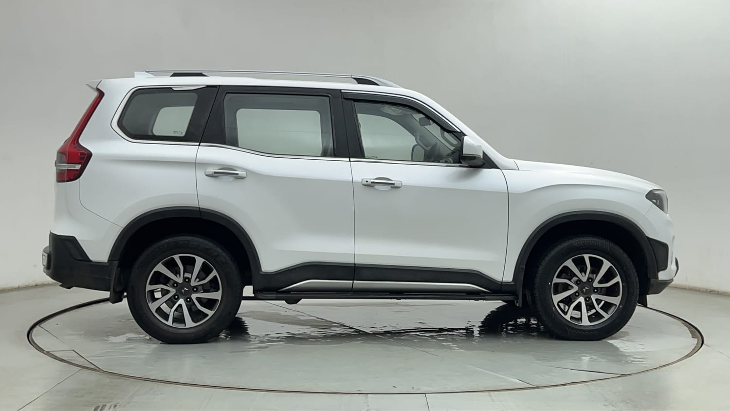 Used 2023 Mahindra Scorpio N Z8 L Diesel AT 4WD 7 STR Diesel Automatic exterior RIGHT SIDE VIEW