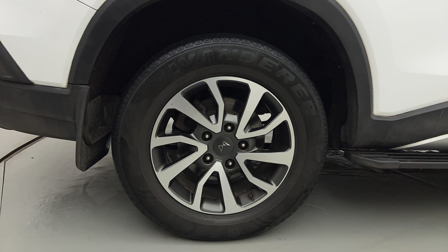Used 2023 Mahindra Scorpio N Z8 L Diesel AT 4WD 7 STR Diesel Automatic tyres RIGHT REAR TYRE RIM VIEW