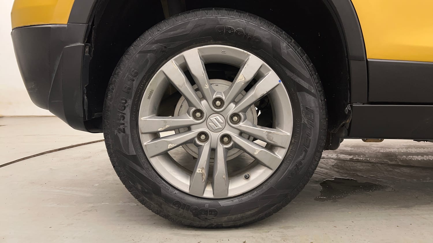 Used 2016 Maruti Suzuki Vitara Brezza ZDi+ Dual Tone Diesel Manual tyres RIGHT REAR TYRE RIM VIEW