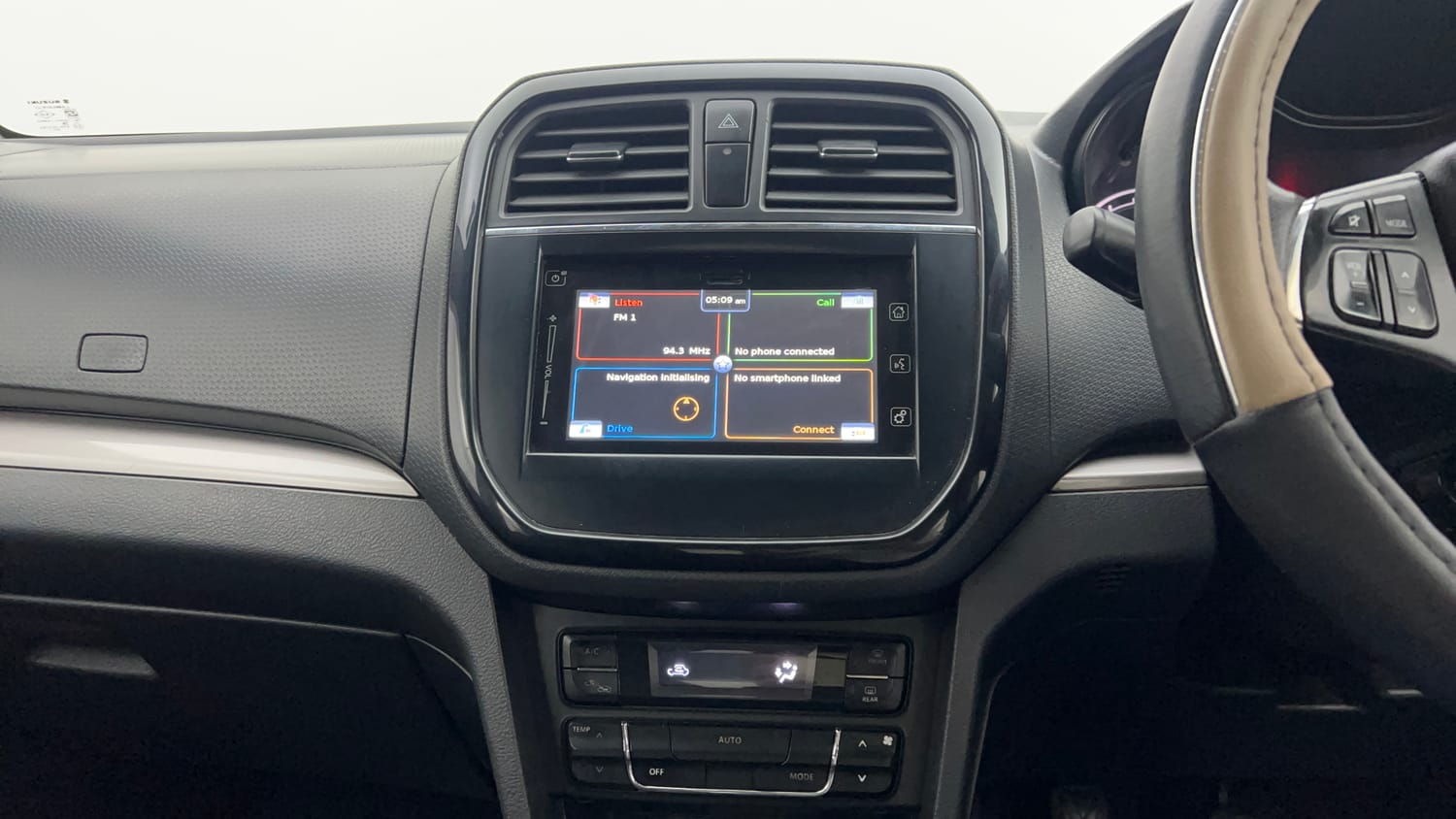 Used 2016 Maruti Suzuki Vitara Brezza ZDi+ Dual Tone Diesel Manual interior MUSIC SYSTEM & AC CONTROL VIEW