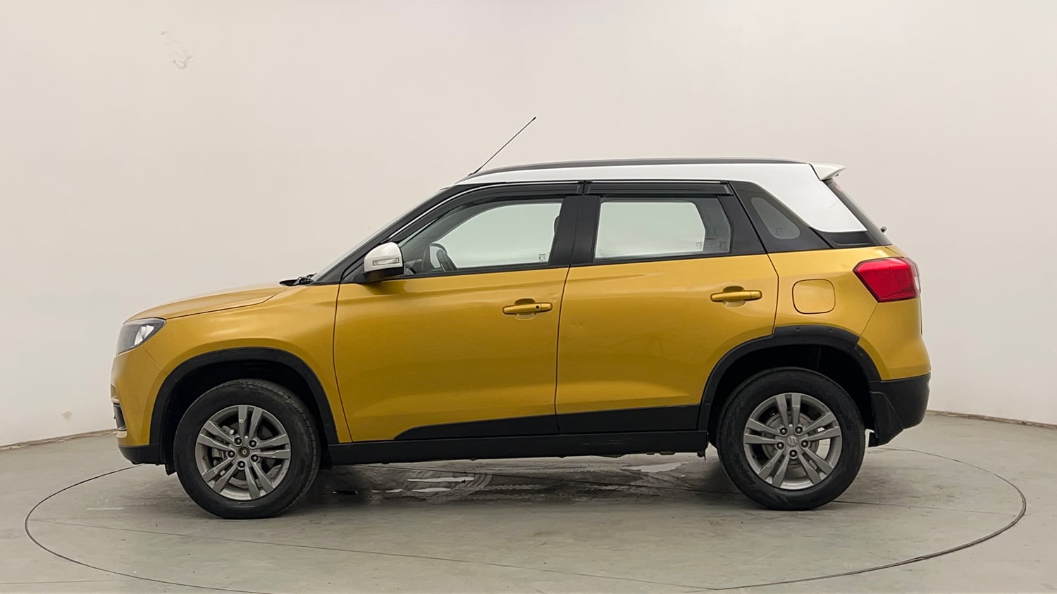 Used 2016 Maruti Suzuki Vitara Brezza ZDi+ Dual Tone Diesel Manual exterior LEFT SIDE VIEW