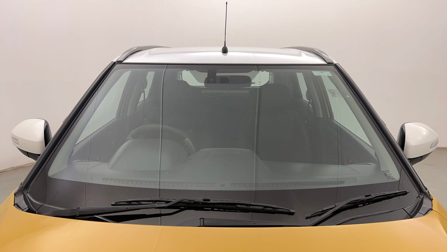 Used 2016 Maruti Suzuki Vitara Brezza ZDi+ Dual Tone Diesel Manual exterior FRONT WINDSHIELD VIEW