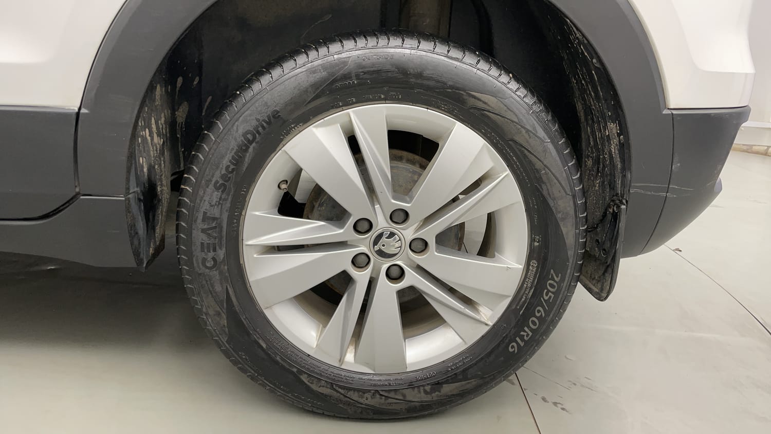Used 2023 Skoda Kushaq Ambition 1.0L TSI MT Petrol Manual tyres LEFT REAR TYRE RIM VIEW