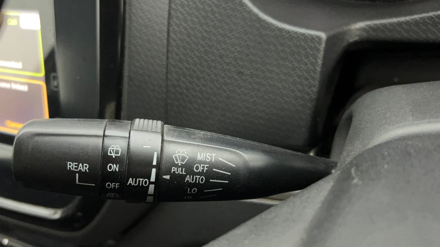 Used 2016 Maruti Suzuki Vitara Brezza ZDi+ Dual Tone Diesel Manual top_features Rain sensing wipers