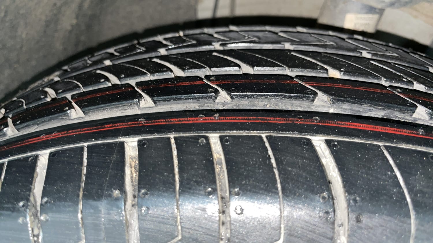 Used 2023 Skoda Kushaq Ambition 1.0L TSI MT Petrol Manual tyres RIGHT FRONT TYRE TREAD VIEW