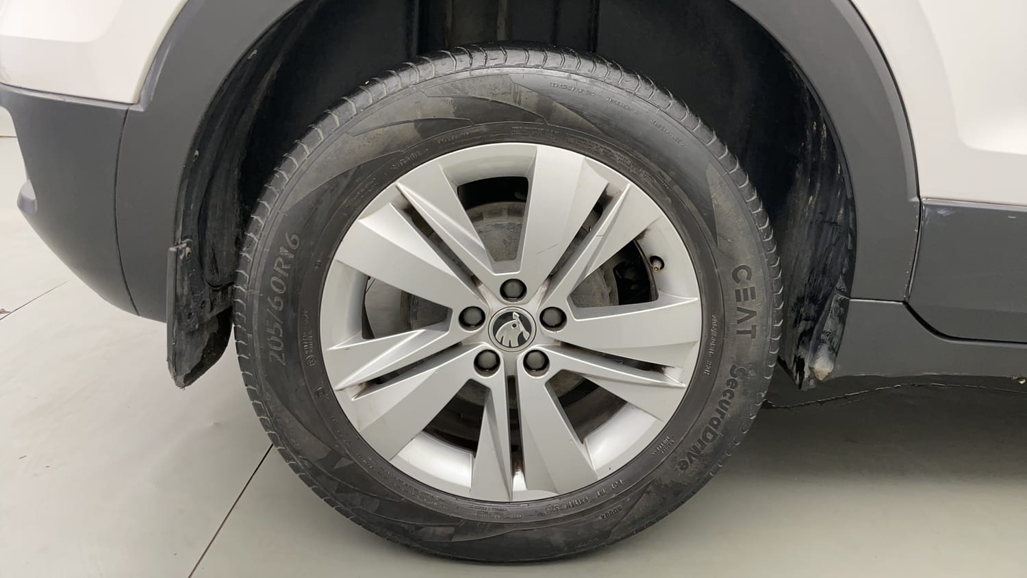 Used 2023 Skoda Kushaq Ambition 1.0L TSI MT Petrol Manual tyres RIGHT REAR TYRE RIM VIEW