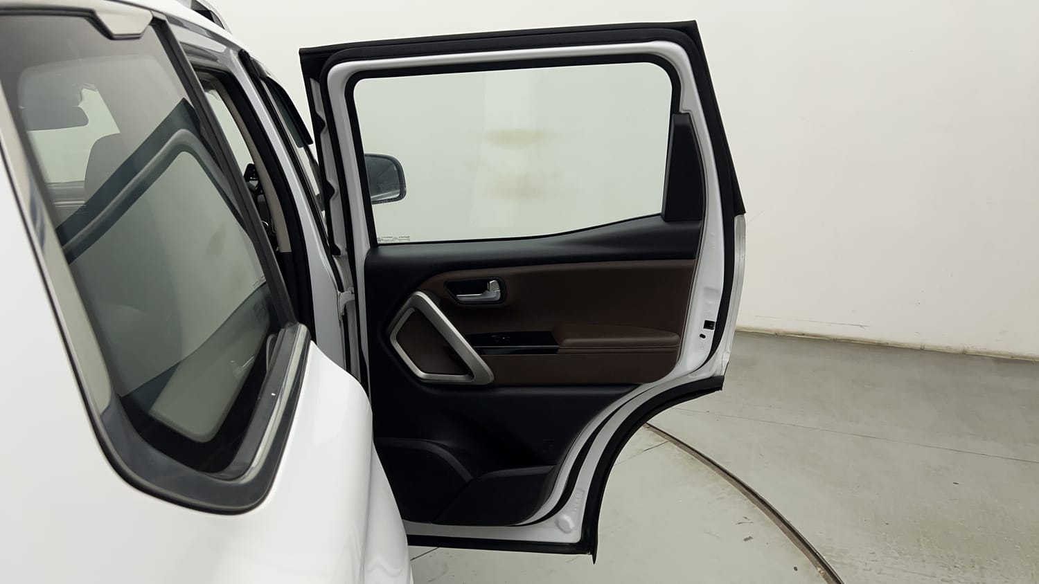 Used 2023 Mahindra Scorpio N Z8 L Diesel AT 4WD 7 STR Diesel Automatic interior RIGHT REAR DOOR OPEN VIEW